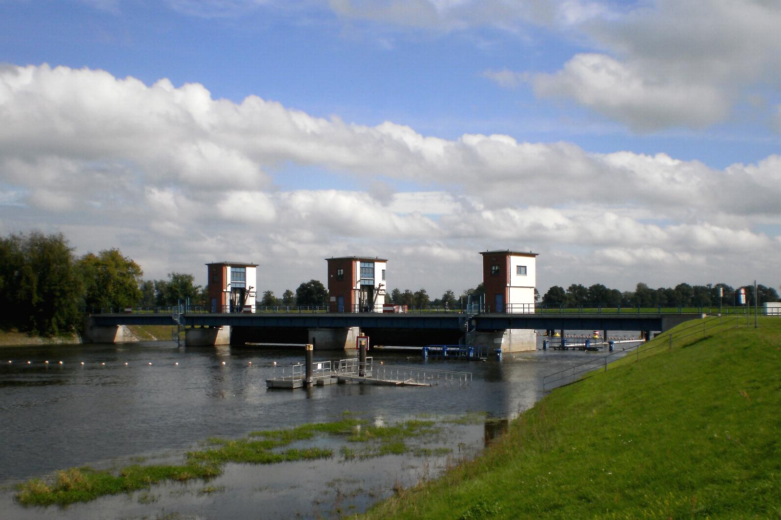 Gnevsdorf 07.09.2010, berschwemmung Sperrwerk  