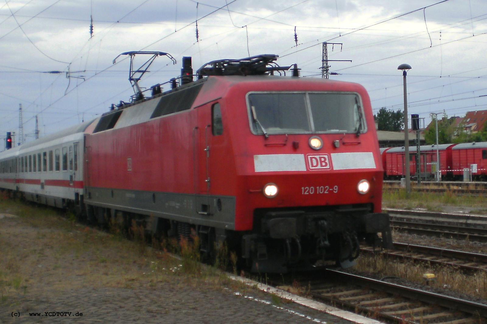 Bahnhof Stendal 05.07.2010, 120 102-9 