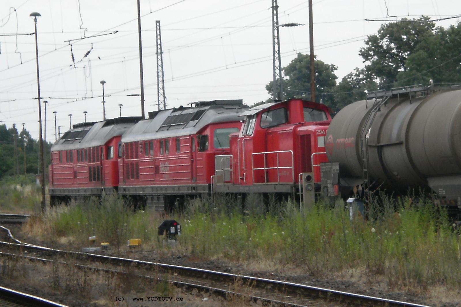 Bahnhof Stendal 05.07.2010, 233 326-8, 232 241-0 und 294 653-1 