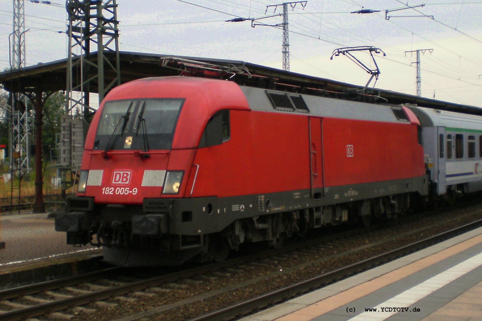 Bahnhof Stendal 17.07.2010, 182 005-9 